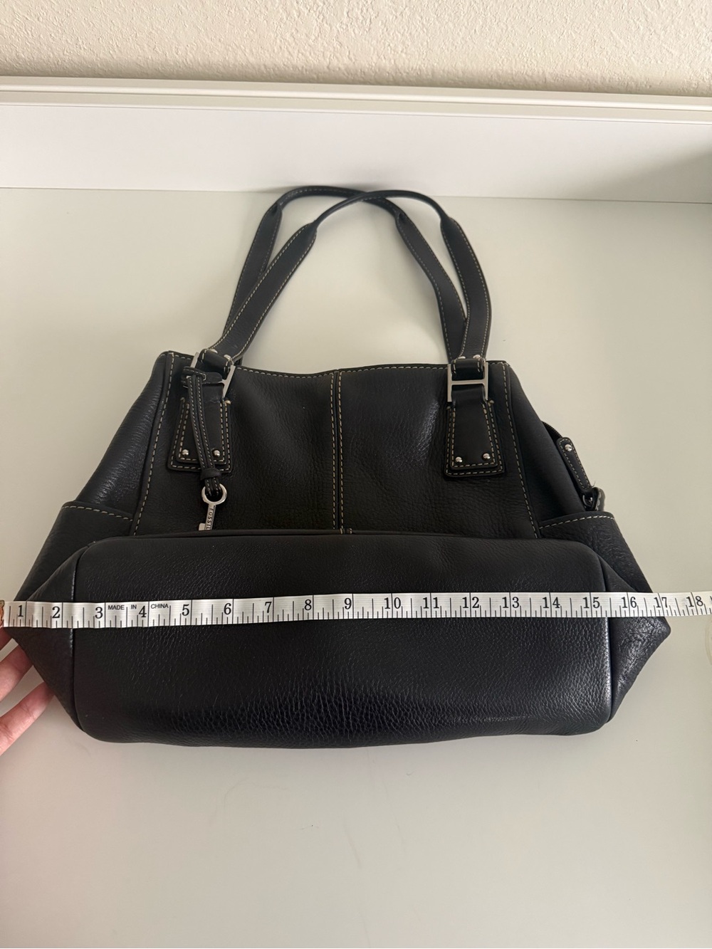 Fossil Black Leather Shoulder Tote with Contrast Stitching - Picture 11 of 11